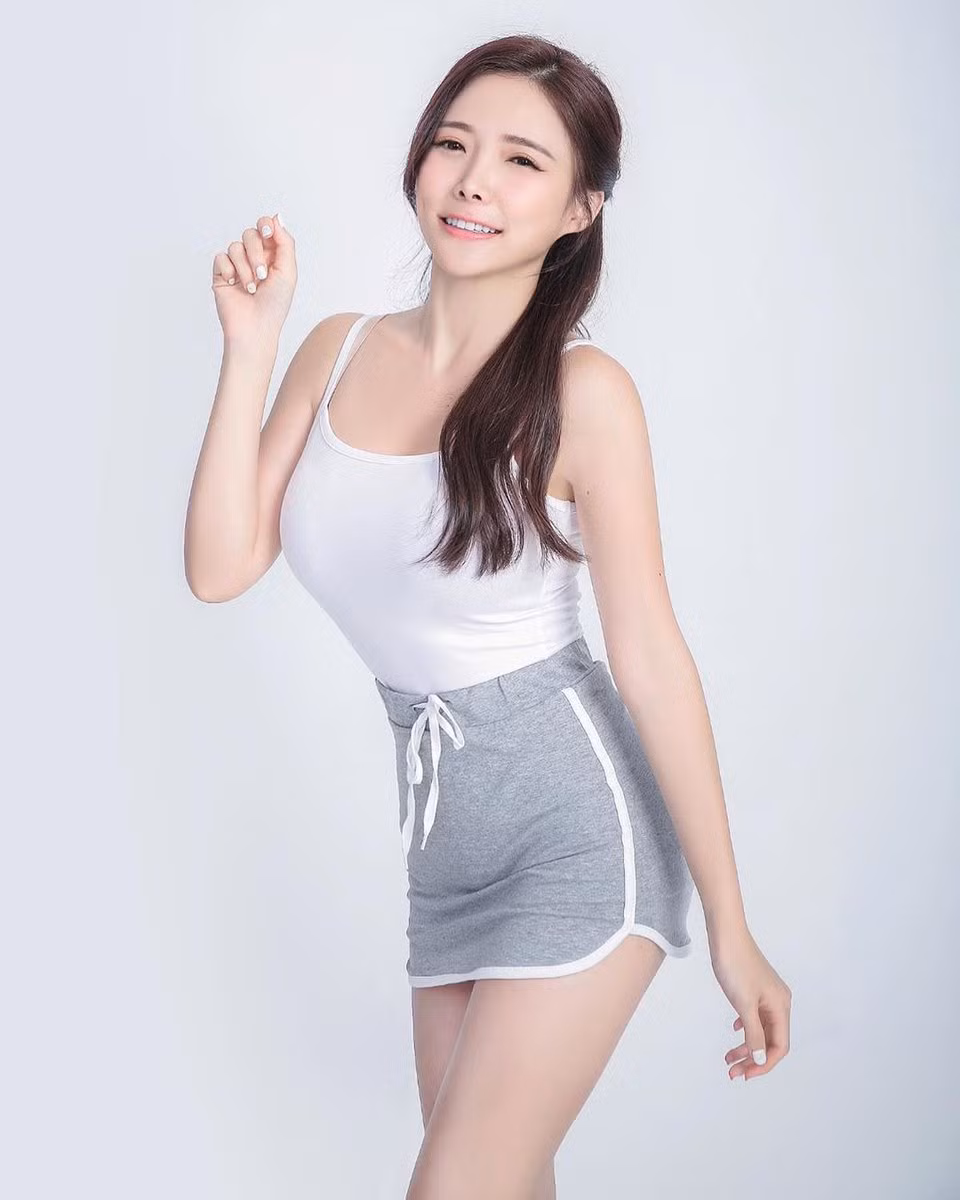 Amber Na cho hay, để có thân hình này cô thường xuyên tập thể dục rèn luyện sức khỏe. Bộ môn cô áp dụng là gym và yoga.