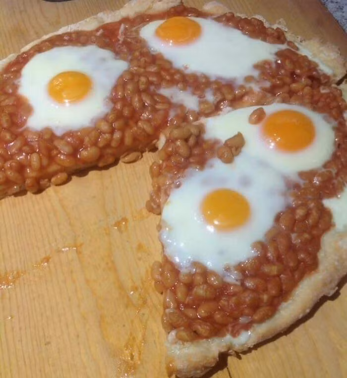 Đậu trên pizza, trông không ngon miệng nhưng kết quả lại tuyệt vời.