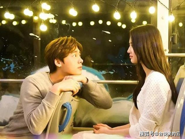 Các cặp đôi đến với nhau do tình cảm dẫn dắt, không quan trọng ai là người mở lời. Dù vậy, chúng ta thường quen với việc nam giới chủ động tỏ tình. 