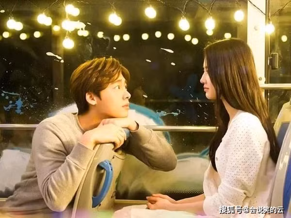 Các cặp đôi đến với nhau do tình cảm dẫn dắt, không quan trọng ai là người mở lời. Dù vậy, chúng ta thường quen với việc nam giới chủ động tỏ tình. 