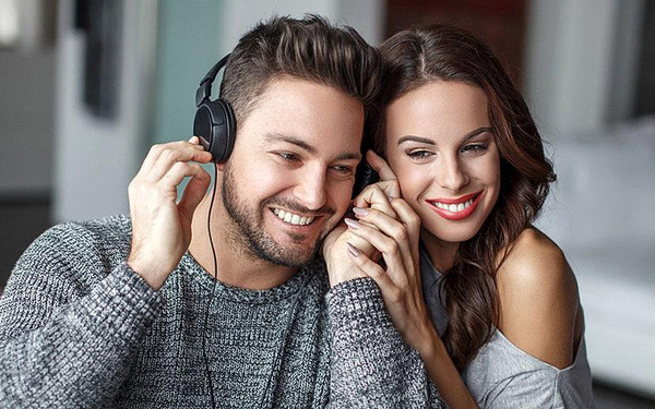 Kiểu đàn ông tôn trọng biết tôn trọng luôn có sức hút đặc biệt với phụ nữ. Điều này không chỉ bắt nguồn từ tâm tính nhạy cảm của phái đẹp, nó còn có nguyên nhân lịch sử sâu xa.