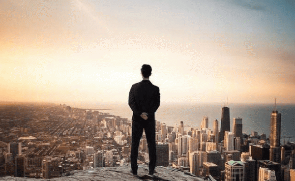 Kiểu đàn ông có tài. Người xưa có câu “trai tham tài, gái tham sắc” để nói về yếu tố tạo nên sức hút của nam giới. Nếu bạn không có ngoại hình, hãy cố gắng bồi đắp tài năng bởi nó là điểm sáng khiến không ít cô gái để tâm đến bạn.