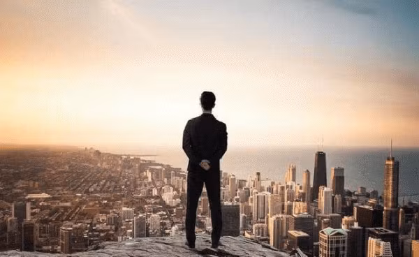 Kiểu đàn ông có tài. Người xưa có câu “trai tham tài, gái tham sắc” để nói về yếu tố tạo nên sức hút của nam giới. Nếu bạn không có ngoại hình, hãy cố gắng bồi đắp tài năng bởi nó là điểm sáng khiến không ít cô gái để tâm đến bạn.