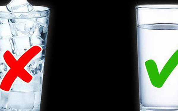 Vội vàng uống nước lạnh lúc này sẽ khiến dạ dày, ruột bị kích thích. Bên cạnh đó, nhiệt độ thấp còn khiến cơ thể dễ nhiễm lạnh, gây ra hiện tượng nhiễm lạnh tử cung.