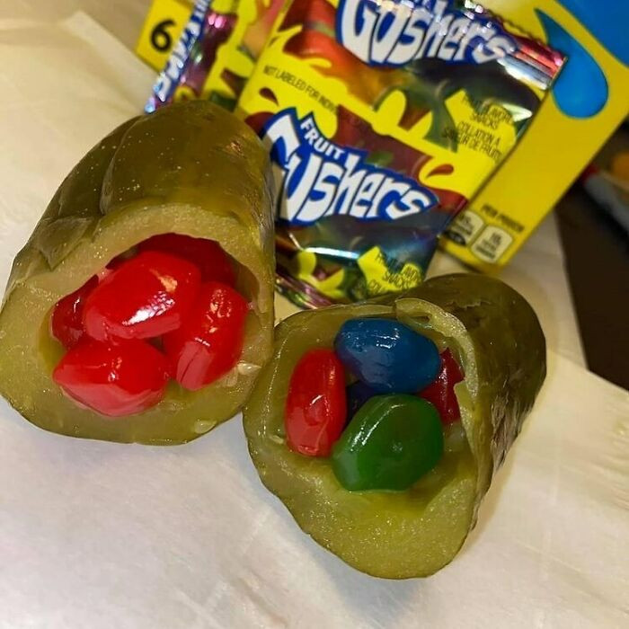 Ai dám ăn món kẹo ngọt bọc dưa chuột muối chua?