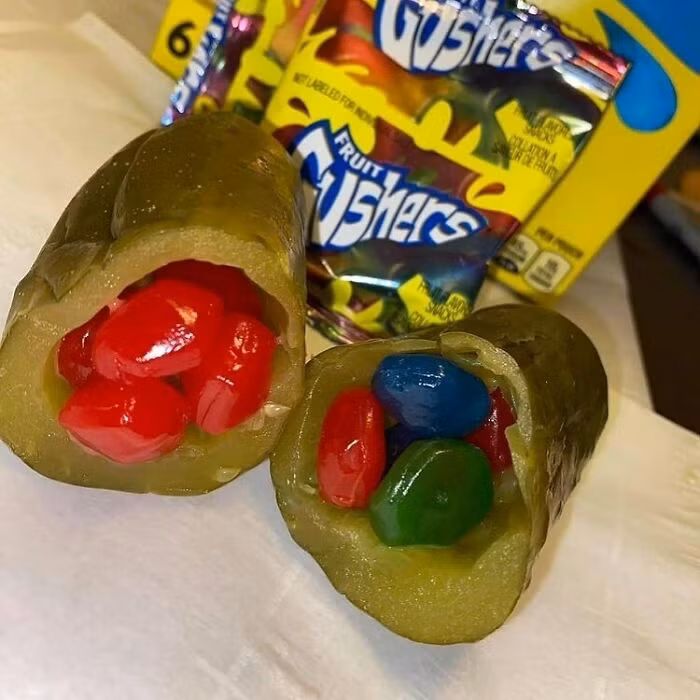 Ai dám ăn món kẹo ngọt bọc dưa chuột muối chua?