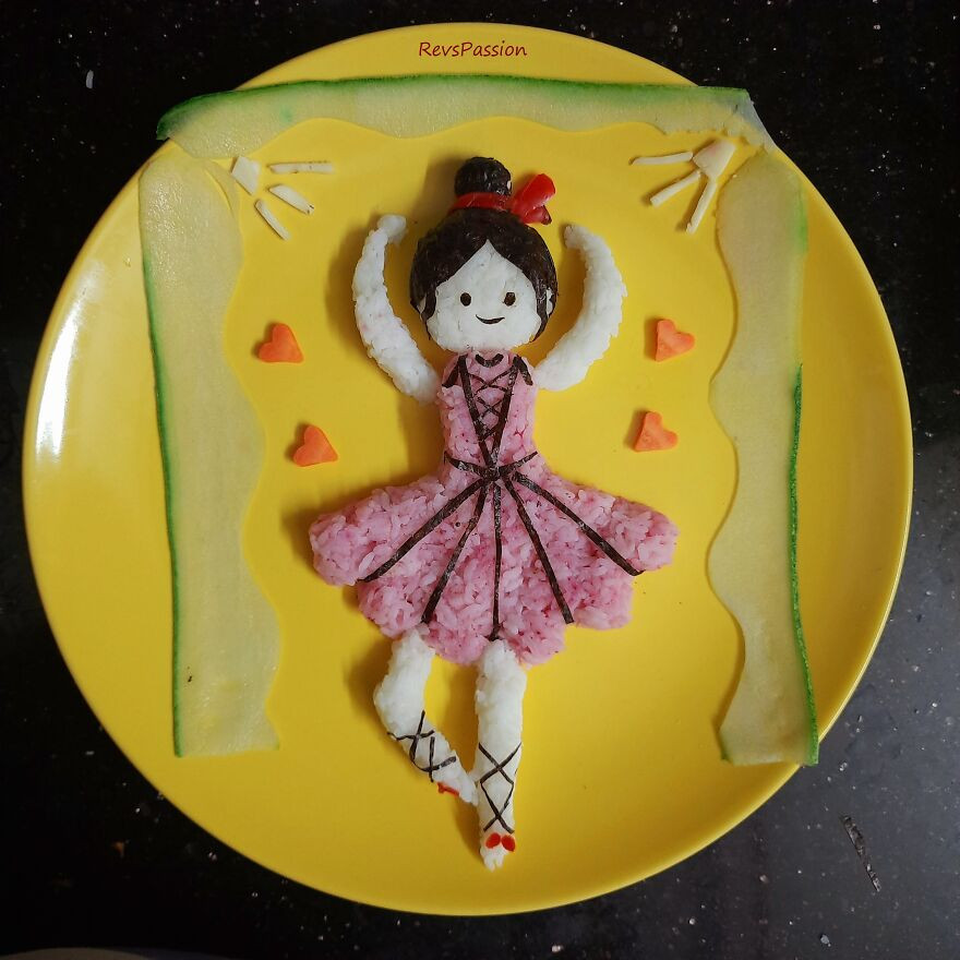 Dùng rong biển làm các sợi trang trí.