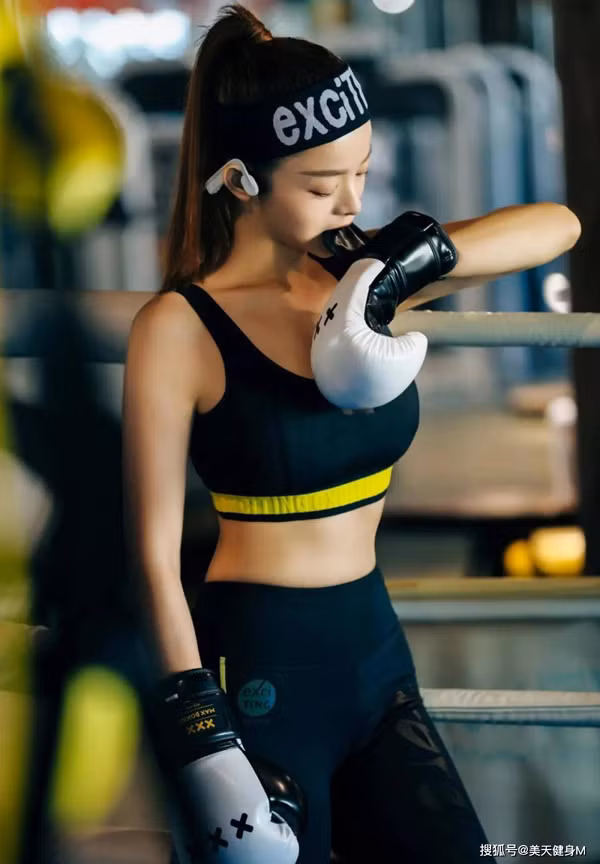 Không những vậy, ngực khủng còn khiến Wai gặp khó khăn trong di chuyển và các động tác khiêu vũ. Dù cô thực hiện đúng kỹ thuật thì những cử chỉ trông rất khác biệt, không còn cuốn hút như trước. Quá thất vọng, Wai quyết định từ bỏ môn nghệ thuật mình yêu thích, theo đuổi nhiều năm.