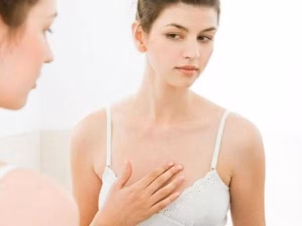 Cơ thể lão hóa: Sự sống có giới hạn, không thể tránh khỏi sinh lão bệnh tử. Tuổi trung niên là mốc thời gian đánh dấu sự thay đổi lớn trong cơ thể mỗi người. Lúc này, da bắt đầu lão hóa, xuất hiện nhiều nếp nhăn.