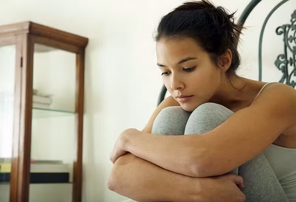 Phụ nữ trung niên có thành tựu trong sự nghiệp sẽ ít trăn trở. Ngược lại, người công việc dở dang, không có hướng phát triển rất dễ so sánh mình với bạn bè. Một khi so sánh, họ dễ "stress" khi thấy bản thân kém cỏi, không bằng ai.