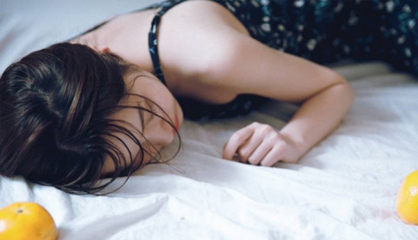 Chứng kiến chồng đi sớm về khuya, nhiều phụ nữ không khỏi chạnh lòng. Chưa kể, đàn ông thành đạt còn rất hấp dẫn những “tiểu tam” trẻ trung, xinh đẹp, người vợ khó có thể tránh được những dậy sóng trong lòng.