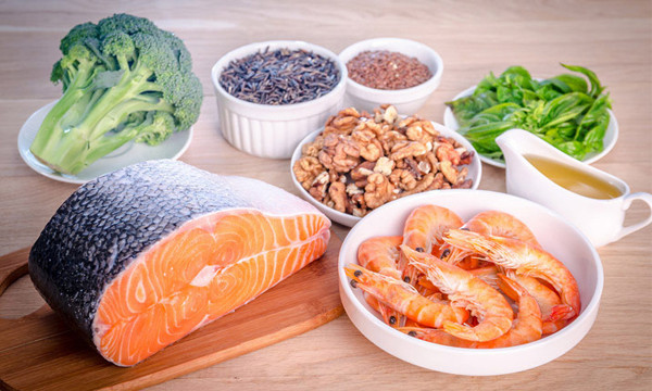 Không ăn chất béo. Hạn chế chất béo bão hòa góp phần tăng cường sức khỏe. Tuy nhiên nếu không muốn già nhanh, bạn nên tiếp nhận lượng chất béo phù hợp trong chế độ ăn uống.