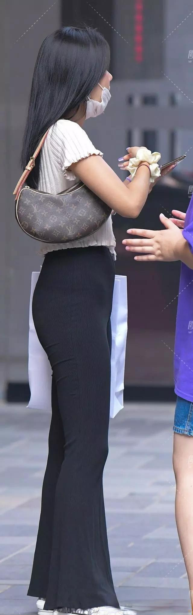 Nhìn từ góc độ nào dáng vóc cũng hoàn hảo.