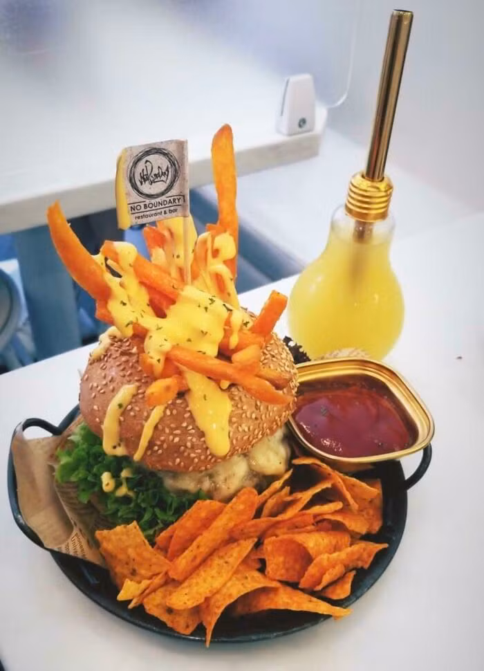 Uống nước trong bóng đèn, ắt hẳn trí não sẽ sáng tưng bừng.