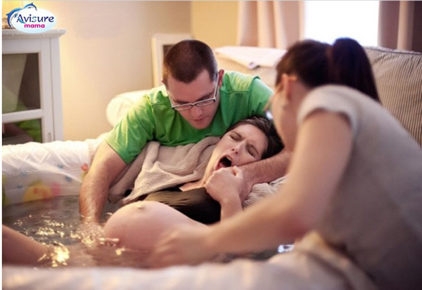 Nghiên cứu chỉ ra, mức độ đau do co thắt tử cung sau sinh sẽ ngày càng tăng ở những lần sinh sau. Người mẹ sẽ cảm nhận rõ ràng khi cho con bú. Do vậy nếu không thể chịu được, người mẹ nên thông báo với bác sĩ để có biện pháp cải thiện, giúp mẹ an tâm cho con bú.