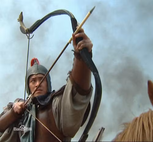 Để phát huy tối đa hiệu quả, cung thủ phải tìm được góc bắn thích hợp rồi giương cung tên bắn lên trời. Khi ấy, binh lính địch đứng ở khoảng cách sẽ có thể bị thương vong lớn.