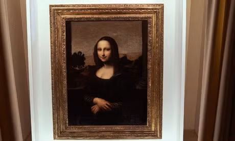 Trong khi những bí ẩn về kiệt tác Mona Lisa chưa được giải mã, tổ chức có tên Quỹ Mona Lisa công bố với công chúng một bức tranh giống hệt bức họa nổi tiếng đang được trưng bày tại bảo tàng Louvre. Họ gọi bức tranh này là bức "Mona Lisa cũ" (trong ảnh).