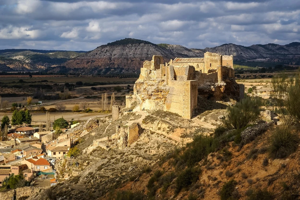 Theo nghiên cứu của các chuyên gia, nhiều bộ hài cốt có những vết thương nghiêm trọng. Trong số này có vết thương chí mạng gây ra cái chết cho một số người. Những vết thương này nhiều khả năng đến từ trận chiến.