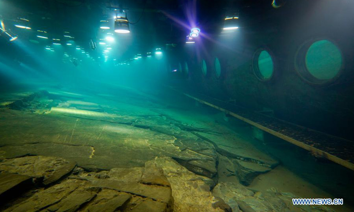 Ngoài ra, những dòng chữ chạm khắc trên đập Baiheliang có ghi lại dữ liệu thủy văn của 72 năm. Theo đó, nó trở thành cụm đá thủy văn cổ xưa được ghi chép khoa học và liên tục trong thời gian dài nhất ở thượng nguồn sông Dương Tử.