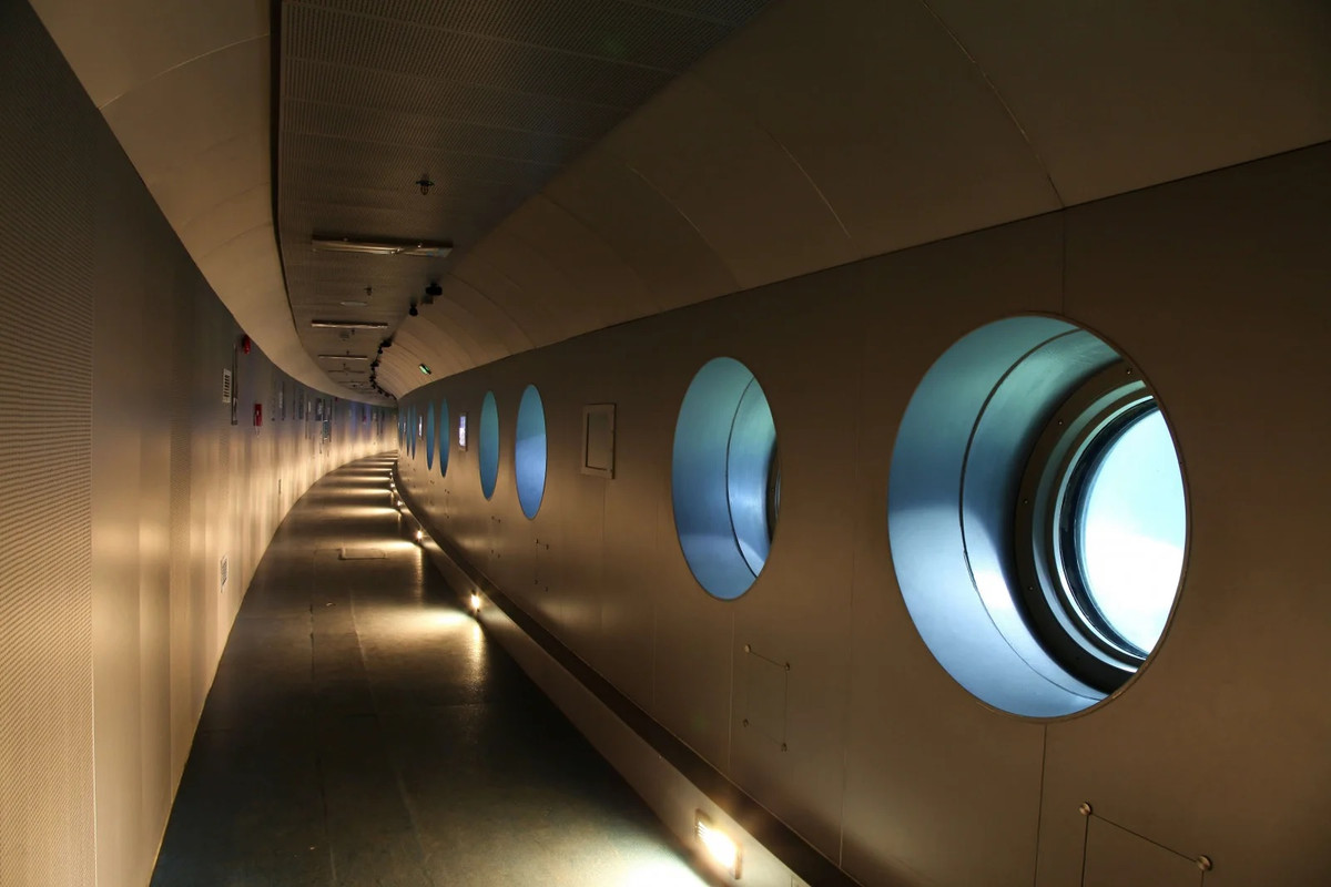 Theo các chuyên gia, Baiheliang là một đập nước bằng đá tự nhiên nằm dưới sông Dương Tử. Con đập này dài khoảng 1,6 km và rộng khoảng 15m.