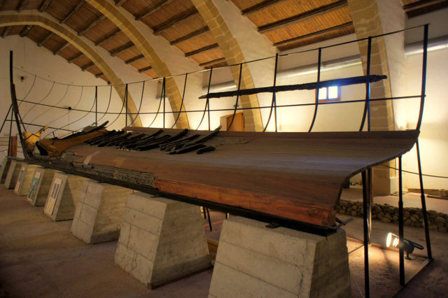 Tàu Marsala do người Carthage - dân tộc sống ở Carthage (nay là Tunisia) - chế tạo. Người Carthage đã tiến hành các cuộc chiến chống lại nền cộng hòa La Mã. Cuối cùng, người La Mã đánh bại và tiêu diệt Carthage.