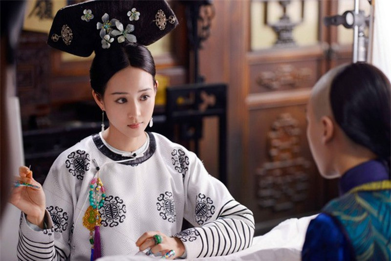 Trong khi đó, nhiều cô gái sở hữu dung mạo tuyệt sắc nhưng do xuất thân tầm thường nên không có cơ hội "trèo cao" trở thành hồng nhan bên cạnh nhà vua.