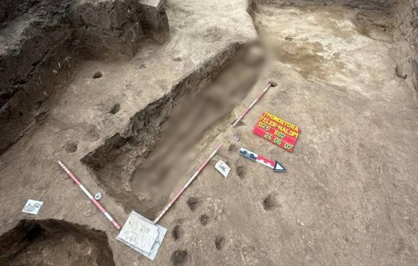 Những đồng bạc quý hiếm trên có niên đại vào khoảng thế kỷ 13 - 14. Chúng do hoàng tử Áo đúc rồi cho lưu hành rộng rãi ở Hungary do hai nước có mối quan hệ thương mại sâu rộng.