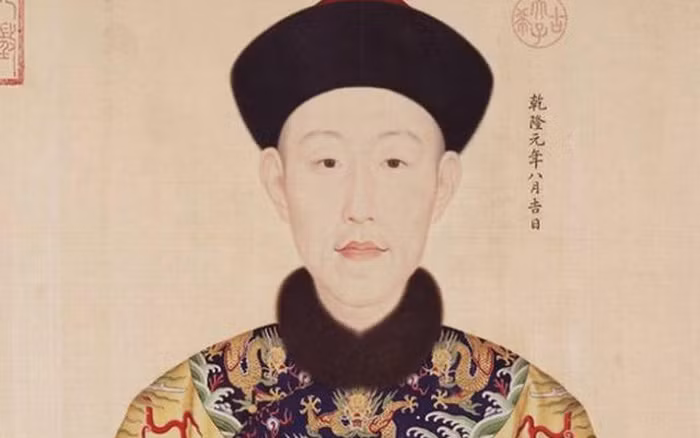 Không lâu sau khi Tấn phi trở thành mỹ nhân hầu hạ bên cạnh, Càn Long băng hà. Cái chết của ông hoàng này khiến cuộc đời vị phi tần này chưa kịp tỏa sáng thì đã vụt tắt. Nàng sống trong cung điện xa hoa lộng lẫy nhưng phải chịu đựng sự cô đơn, lạnh lẽo, chẳng có mụn con nào để nương tựa.