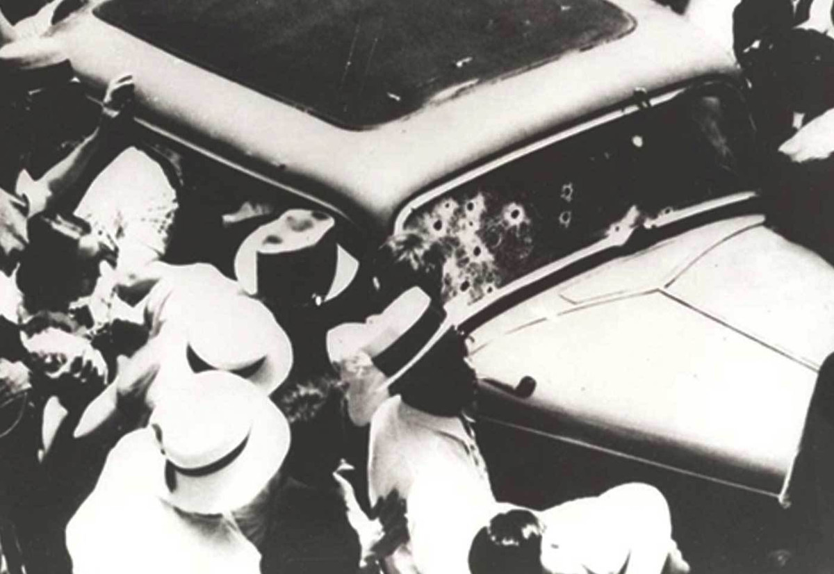 Các nhân viên thực thi pháp luật của Texas đã nã hơn 160 phát đạn vào chiếc xe và để lại 112 lỗ thủng. Khoảng 1/4 số đạn đó bắn vào Bonnie và Clyde. Theo đó, cặp tình nhân khét tiếng bị tiêu diệt ngay tại hiện trường.