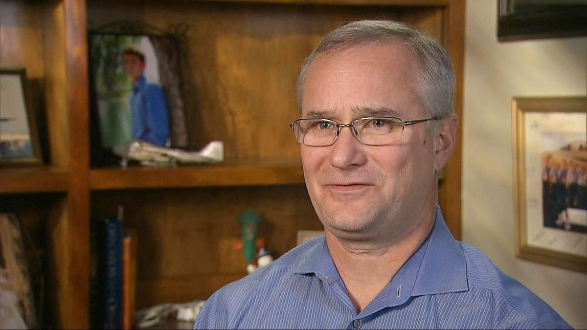 "Lần chạm trán này không giống kiểu "chúng tôi nhìn thấy rồi nó biến mất" hay "tôi thấy ánh sáng trên bầu trời rồi nó biến mất". Chúng tôi, 4 phi công được đào tạo về kỹ năng quan sát, đã nhìn thấy UFO trong một ngày quang đãng", ông David tiết lộ trong một cuộc phỏng vấn vào tháng 9/2020.