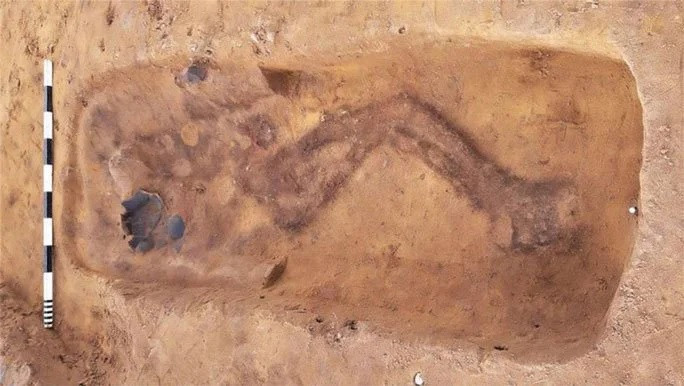 Cụ thể, các chuyên gia cho hay "ngôi mộ của hồn ma" có niên đại khoảng 1.400 tuổi. Khi mở ngôi mộ, họ vô cùng bất ngờ khi không tìm thấy bộ hài cốt nào.