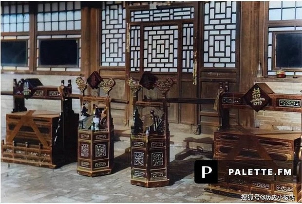 Sau khi hôn lễ kết thúc, cô dâu trở về nhà để thăm hỏi bố mẹ đẻ và được gọi là "hồi môn" (về nhà). Đi cùng cô dâu là chú rể. Họ mang theo những món quá giá trị và ý nghĩa như một lời cảm ơn đấng sinh thành.