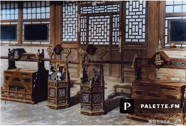 Sau khi hôn lễ kết thúc, cô dâu trở về nhà để thăm hỏi bố mẹ đẻ và được gọi là "hồi môn" (về nhà). Đi cùng cô dâu là chú rể. Họ mang theo những món quá giá trị và ý nghĩa như một lời cảm ơn đấng sinh thành.