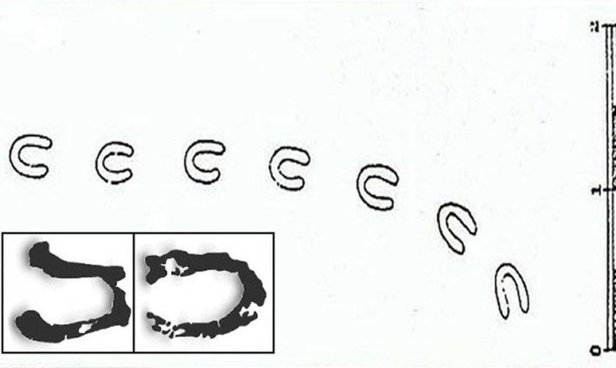 Sau khi thức dậy vào sáng ngày 9/2/1855, nhiều cư dân sống ở hạt Devon, Anh bước ra ngoài thì bất ngờ, hoang mang khi nhìn thấy hàng loạt " dấu chân quỷ". Mỗi dấu chân dài khoảng 10 cm, rộng khoảng 7,5 cm và cách nhau 20 - 40 cm.