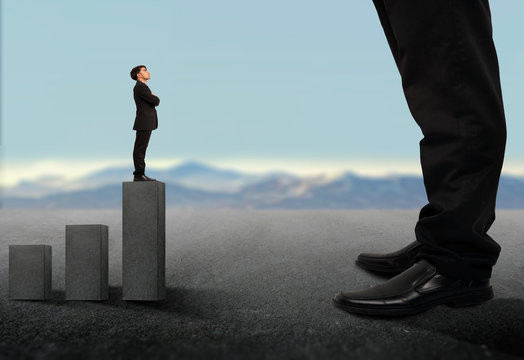 Hài cốt cao nhất trong số 7 bộ xương khai quật trong hệ thống hang động Grimaldi ở Italy vào đầu thế kỷ 20 gây ấn tượng với chiều cao ước tính 1,96m. Trong khi đó, chiều cao trung bình của nam giới ở châu Âu thời đó là dưới 170 cm.