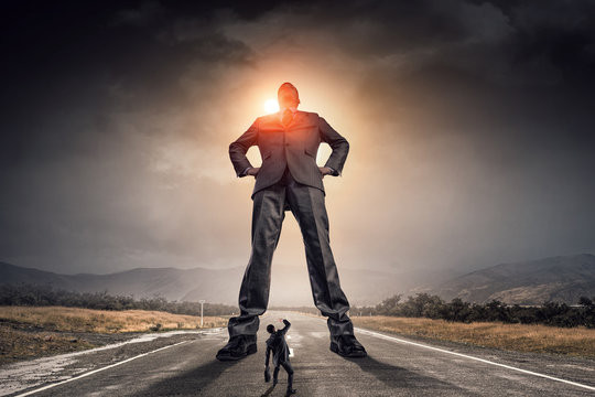 Nhà nghiên cứu Pavel Grasgruber ở Đại học Masaryk tại Brno, Cộng hòa Czech cho biết một số hài cốt nam giới ở giai đoạn cuối của văn hóa Gravettian chuyên săn voi ma mút từ khoảng 29.000 năm trước, nổi bật với chiều cao khác thường, thậm chí có thể truyền cảm hứng cho những giai thoại về người khổng lồ.