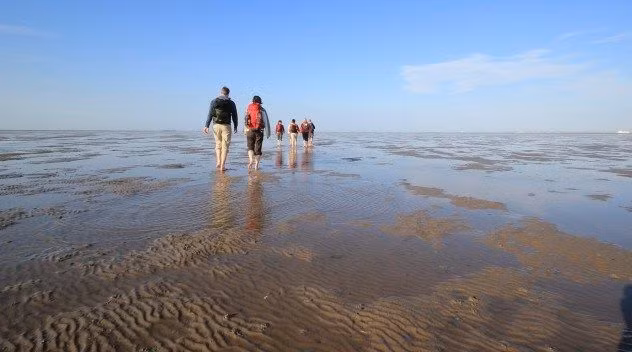 Đến năm 1436, một trận lũ lớn tàn phá Eidum. Hậu quả là 180 người thiệt mạng, nhiều nhà cửa bị phá hủy. Sau đó, người dân chuyển đến nơi ở mới ở vùng đất cao hơn. Thị trấn này từ từ bị đại dương nhấn chìm. Mọi người có thể nhìn thấy tàn tích của Eidum khi thủy triều xuống thấp.