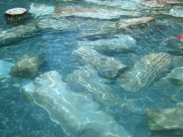 3.Pheia: Trong cuộc chiến Peloponnesian kéo dài gần 30 năm trong thế kỷ 5 trước Công nguyên giữa Athens và Liên đoàn Peloponnesian, thành phố cổ Pheia trở thành mục tiêu của hai bên. Cuối cùng, người Athens chiếm giữ Pheia và biến nơi đây trở thành nơi cung cấp khí tài quân sự.