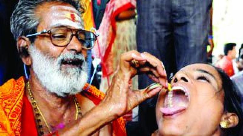 Khi chữa bệnh theo phương pháp này, bệnh nhân phải tuân thủ chế độ ăn uống nghiêm ngặt trong 45 ngày. Thêm nữa, việc điều trị phải tiến hành trong 3 năm liên tiếp thì bệnh nhân mới có thể chữa dứt điểm bệnh hen suyễn.