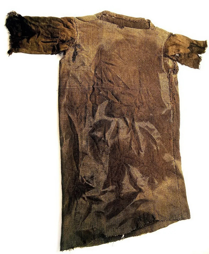 Năm 2013, các chuyên gia tìm thấy chiếc áo len khoảng 1.700 năm tuổi được bảo quản khá tốt trong sông băng ở Na Uy.