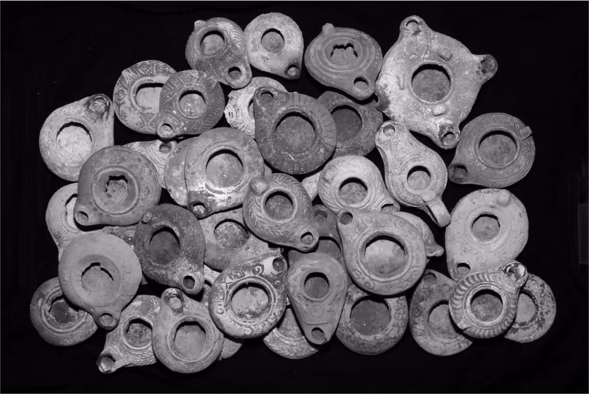 Cụ thể, các nhà nghiên cứu cho hay 3 hộp sọ người được đặt trong các kẽ hở khó tiếp cận bên trong hang động Te'omim. Họ suy đoán đó có thể là vật hiến tế của nghi lễ chiêu hồn được người La Mã thực hành trong khoảng thời gian từ thế kỷ 2 - 4.