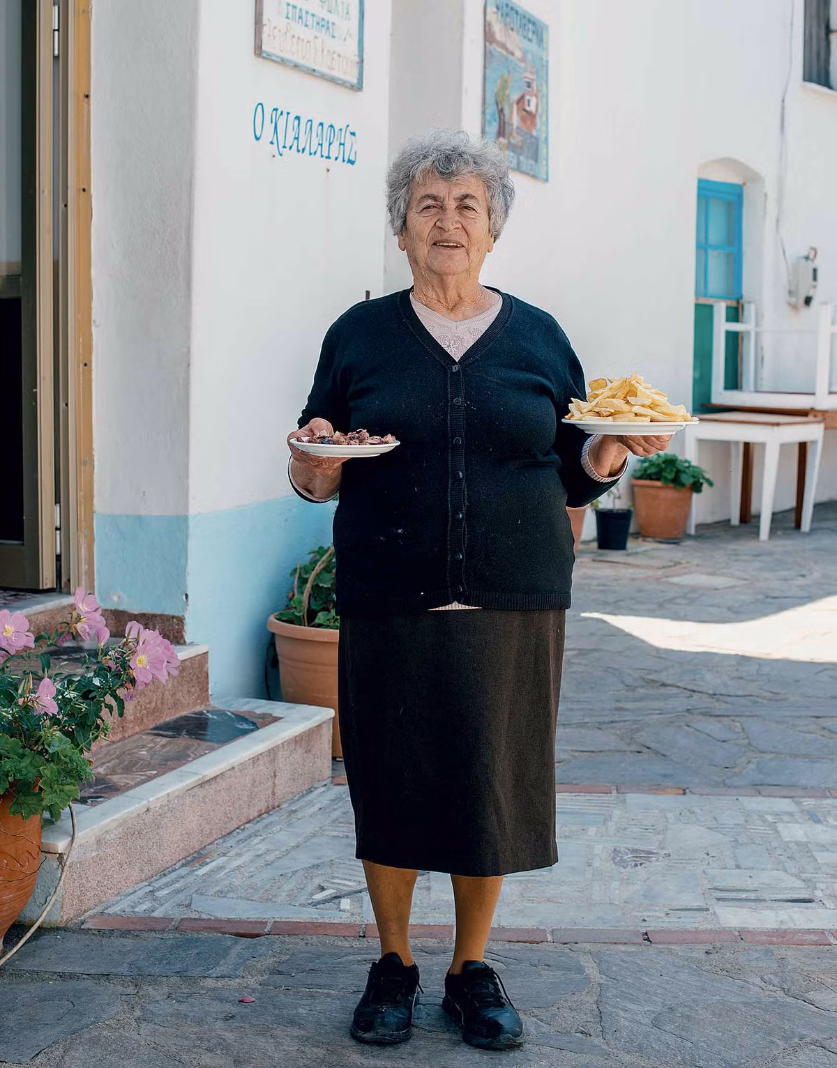 Theo nghiên cứu của các chuyên gia, cứ 3 người sống trên đảo Ikaria, Hy Lạp thì có một người sống thọ hơn 90 tuổi. Thêm nữa, tỉ lệ những người có tuổi thọ trên 90 của đảo Ikaria cao gấp 10 lần so với công dân các nước châu Âu.