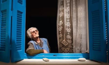 Không chỉ sống thọ, những cư dân sinh sống trên hòn đảo Ikaria vô cùng khỏe mạnh. Họ có tỷ lệ mắc ung thư và bệnh tim thấp hơn nhiều, ít bị trầm cảm và mất trí nhớ.