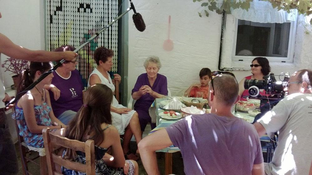 Ngoài ra, chế độ ăn của người dân trên đảo Ikaria còn gồm các loại hạt như hạnh nhân, hạt óc chó... Họ cũng ưu tiên sử dụng ngũ cốc nguyên hạt tốt vì chúng giữ được nhiều giá trị dinh dưỡng hơn, có tác dụng chống lại các loại bệnh như ung thư, tiểu đường...