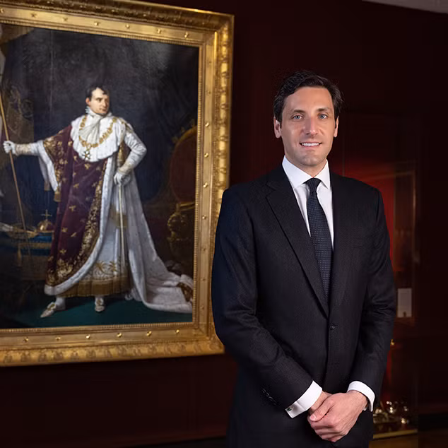 Sinh năm 1986 tại Saint-Raphaël, Pháp, hoàng tử Jean-Christophe Napoleon là một trong những hậu duệ nổi tiếng của hoàng đế Napoleon Bonaparte. Anh là con trai của Hoàng tử Charles Napoléon và Công chúa Béatrice.