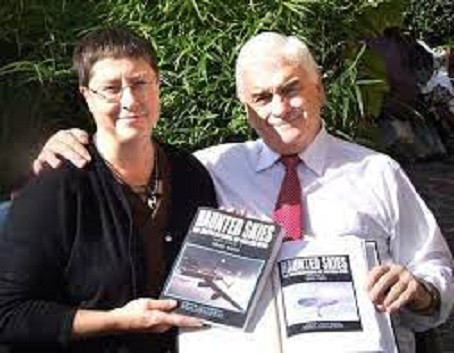 Sau khi gặp một nhân chứng, con trai của ông John và một sĩ quan cảnh sát khác xác nhận rằng đã nhìn thấy vật thể kỳ lạ trên bầu trời.