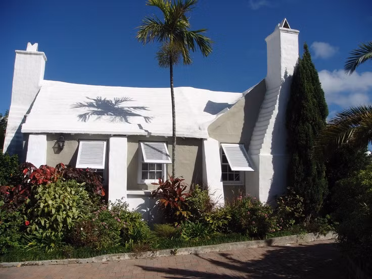 Theo giới nghiên cứu, những mái nhà hình bậc thang màu trắng đã giúp người dân sống trên các đảo thuộc quần đảo Bermuda sống sót qua nhiều thế hệ.