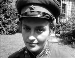 Trong số này, bà Lyudmila đã bắn hạ được 36 lính bắn tỉa của Đức quốc xã. Với thành tích ấn tượng, bà được giao nhiều nhiệm vụ nguy hiểm, khó khăn hơn. Đồng thời, bà thường xuất hiện trong các chương trình tuyên truyền của Hồng quân Liên Xô. Nữ xạ thủ Lyudmila lập được những thành tích ấn tượng này trên các chiến trường ở Hy Lạp, Moldova, Odessa...