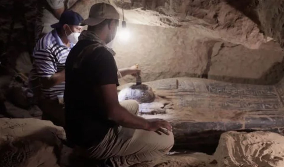 Nhà nghiên cứu Staring cho biết thêm một lý do quan trọng là Saqqara nằm gần thành phố Memphis. "Thật khó để phóng đại tầm quan trọng của Memphis đối với Saqqara. Saqqara nên được xem như một phần của môi trường sống đô thị rộng lớn hơn. Người dân sống ở Memphis đã định hình và tái định hình nghĩa địa qua nhiều thế hệ. Vì vậy, lịch sử cuộc sống của cả thành phố và nghĩa địa của nó gắn bó chặt chẽ với nhau", nhà nghiên cứu Staring nói.