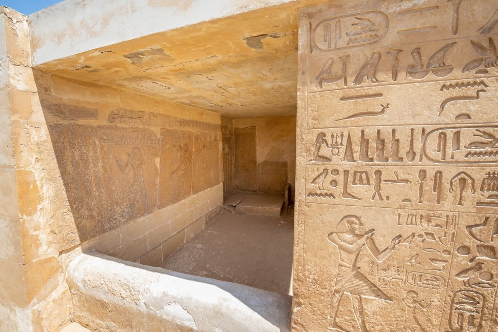 Theo nghiên cứu của các chuyên gia, người Ai Cập cổ đại đã chôn cất người chết tại nghĩa địa Saqqara trong hàng nghìn năm. Lý do nhiều người Ai Cập được chôn cất tại nghĩa địa Saqqara đã được các chuyên gia giải mã.